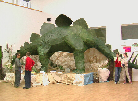 dino1.jpg (90892 bytes)