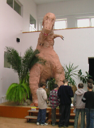 dino2.jpg (84489 bytes)